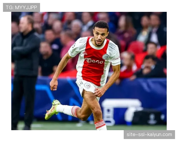 官方：罗马与队长佩莱格里尼完成续约，新合同至2029年